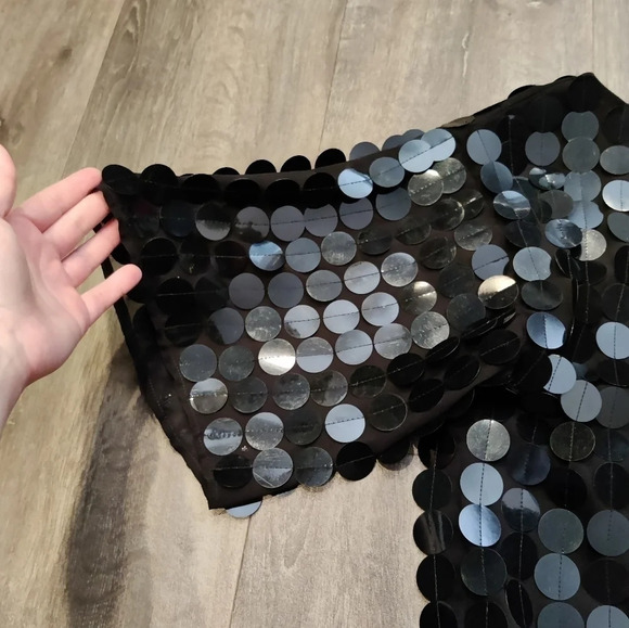 *NWT* Lovers + Friends Sequin Boxy Party Crop - Picture 4 of 6